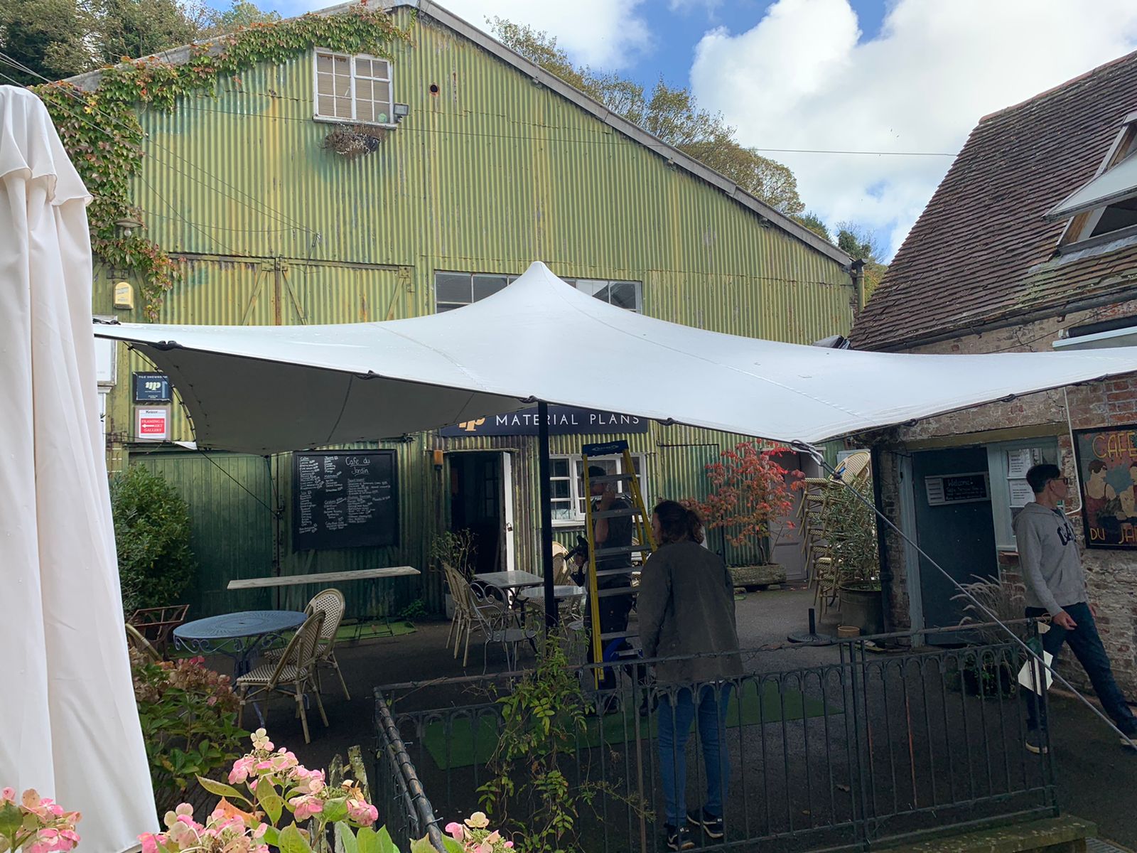 Jardin Cafe Small Stretch Tent